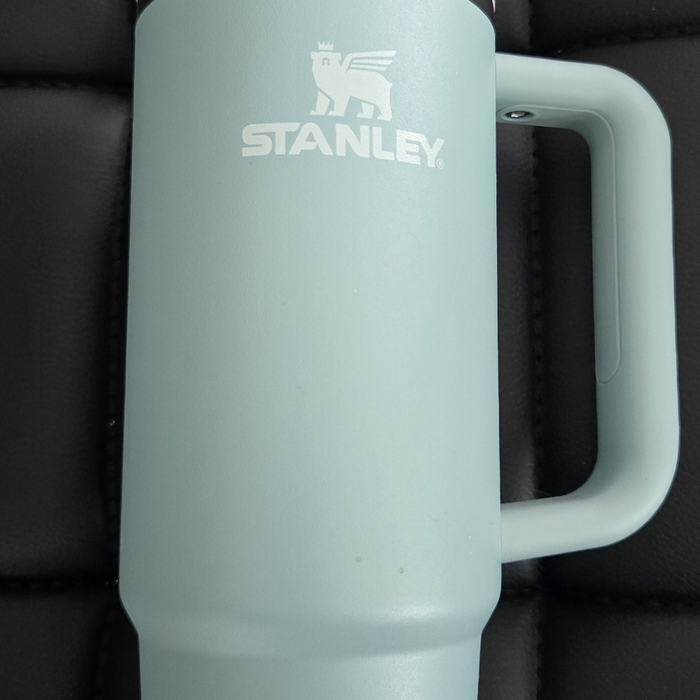 Stanley 30 oz. Quencher H2.0 FlowState Tumbler -Seafoam color